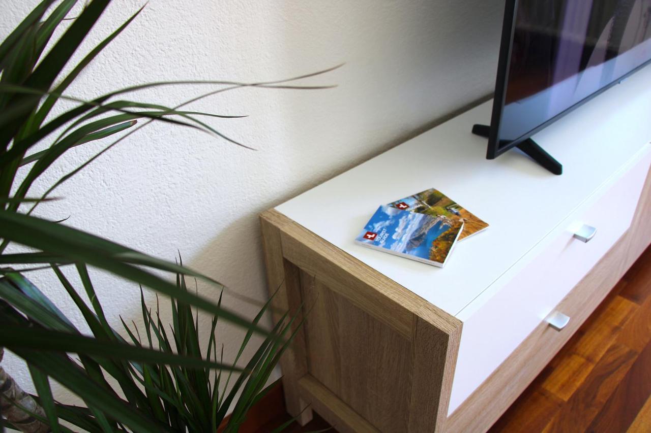 Cozy Apartment With Free Parking & Close To Lake Лугано Экстерьер фото